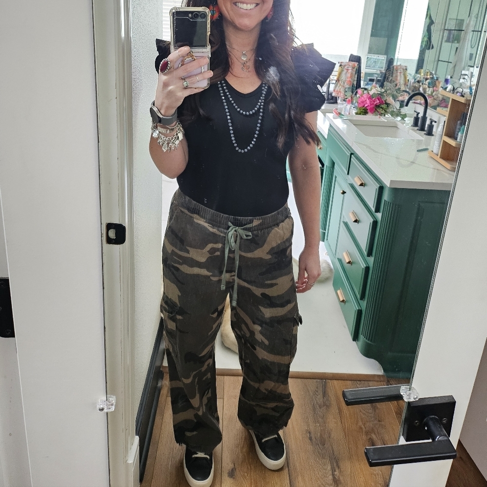 Women's Camouflage Cargo Pants - Picture 1 of 4